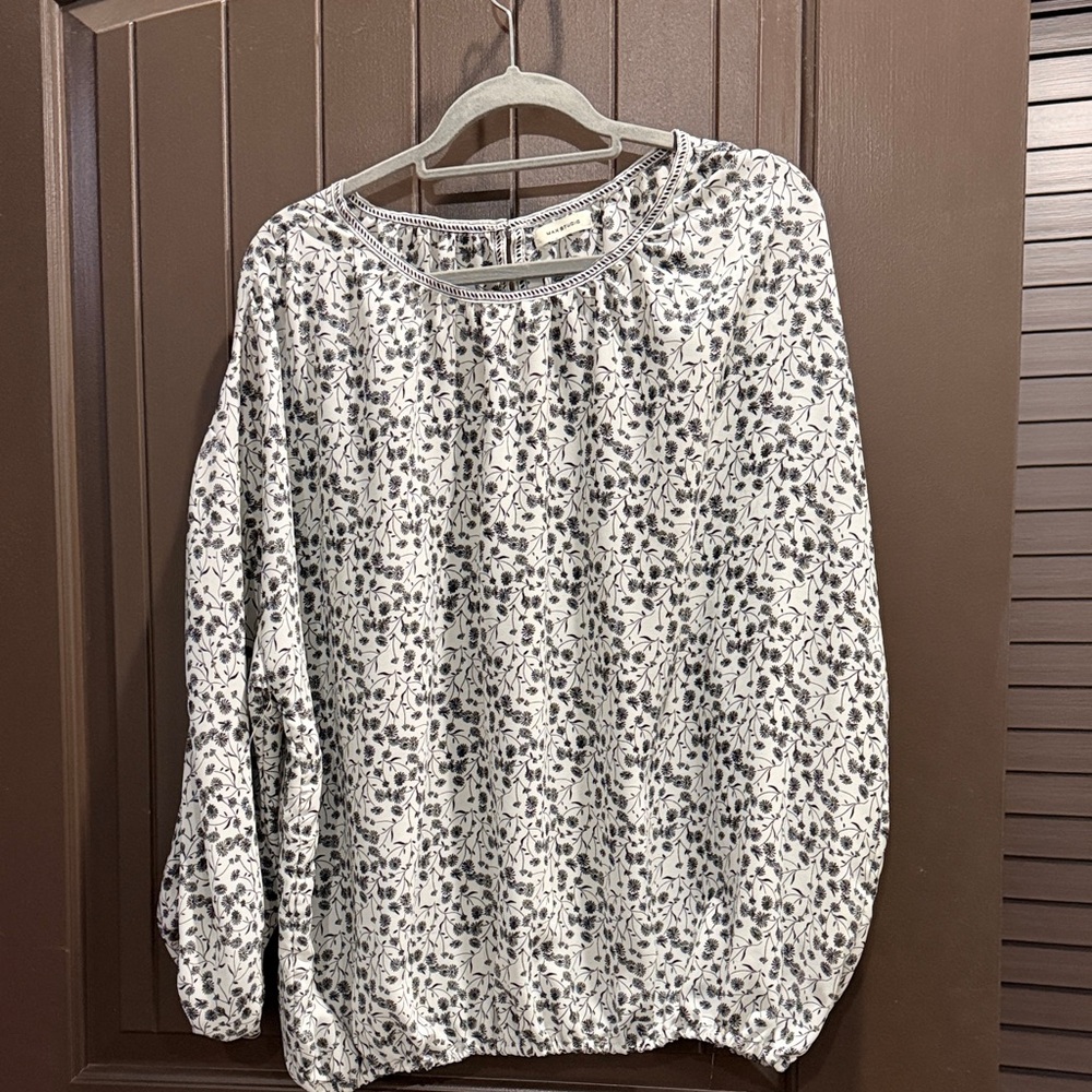 Women's Black and White Floral Top